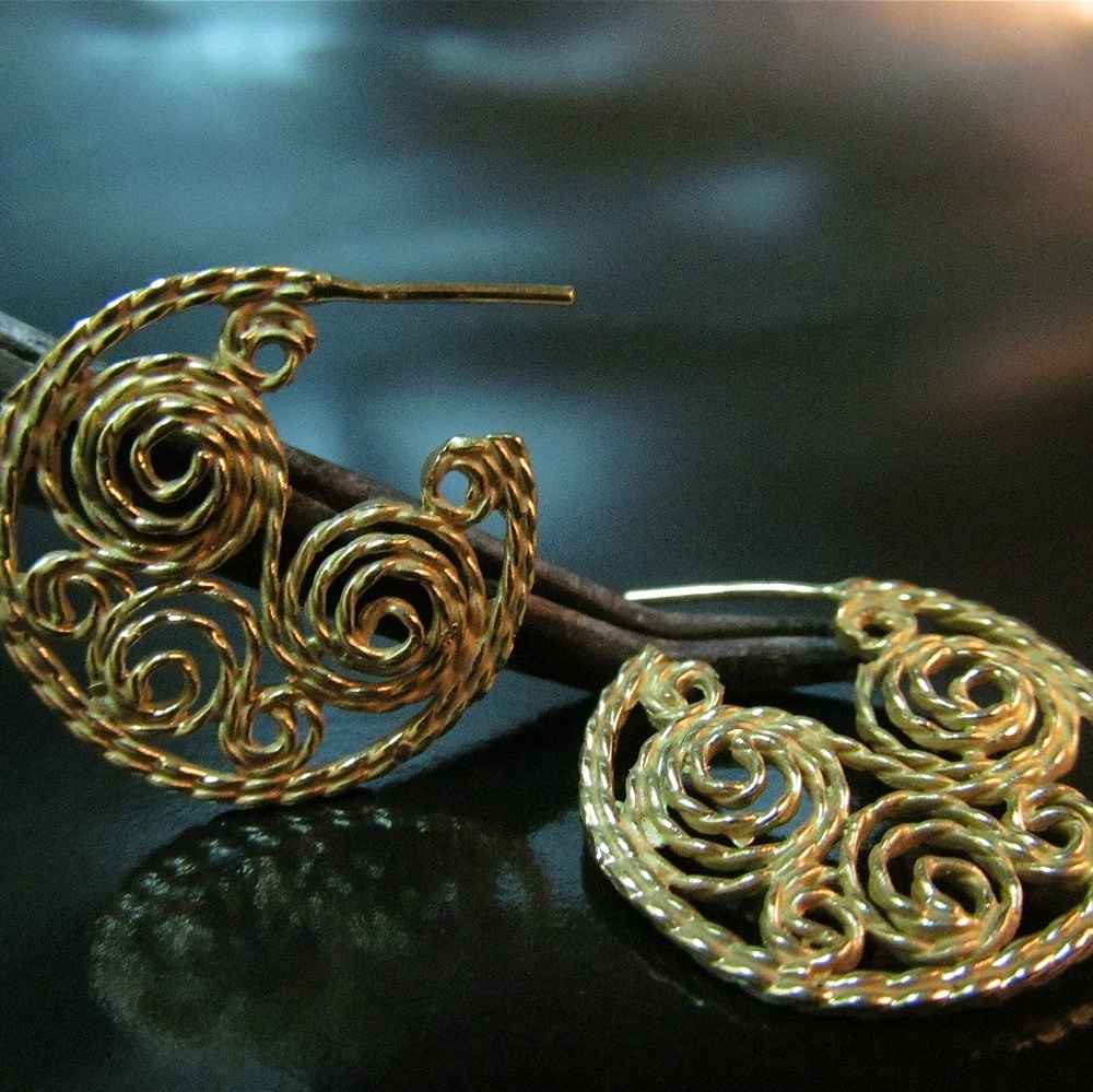 Handmade 14K Gold Dangle Earrings | Traditional Filigree
